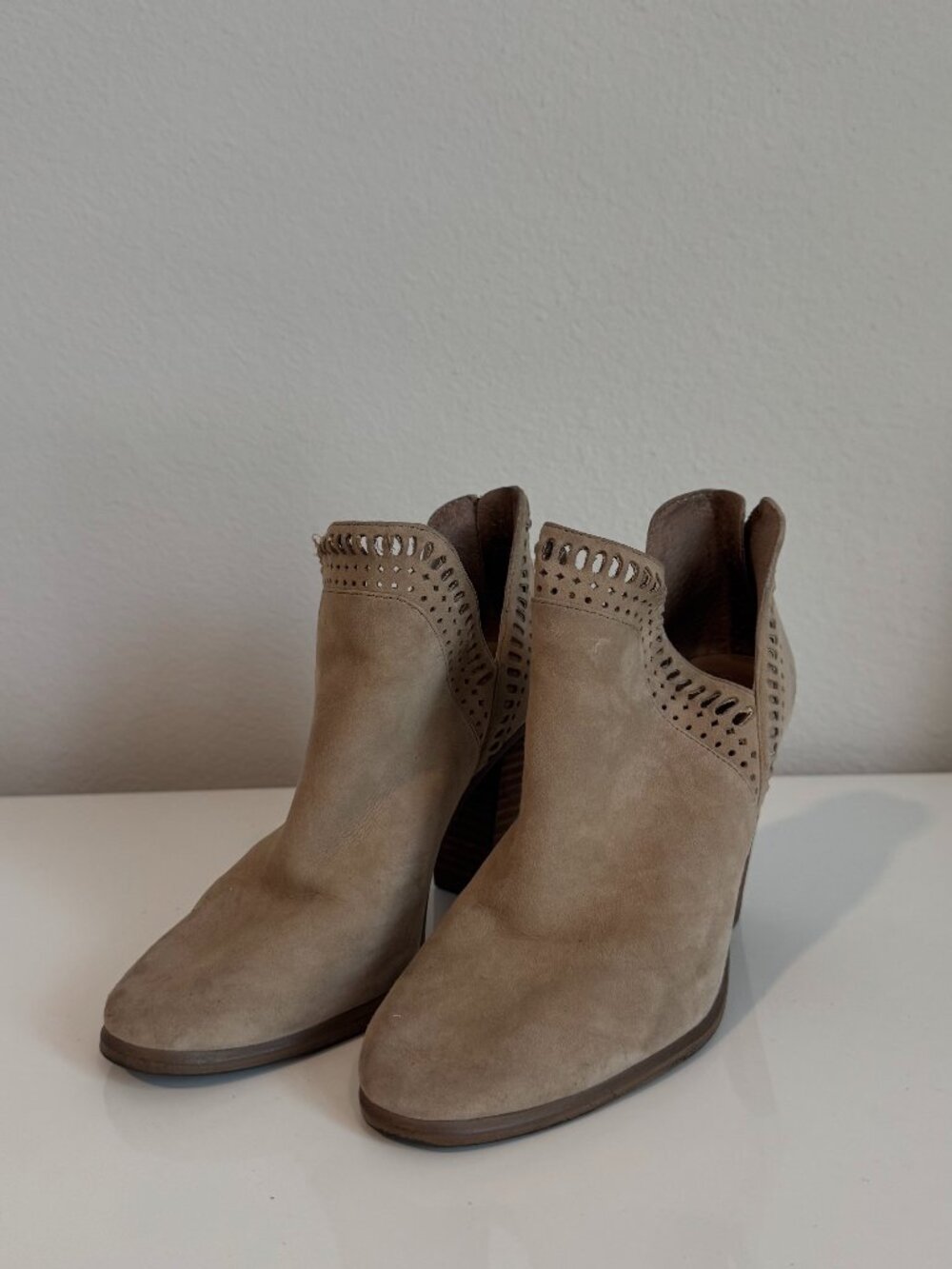 Vince Camuto Taupe Suede Cutout Block Heel Ankle Booties Size 5.5